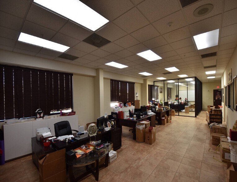 More Photos Of 6498 Wilcrest Dr, Houston Office For Sale