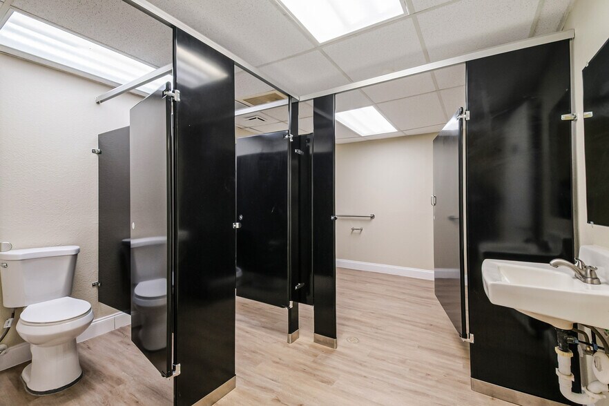 More Photos Of 440 Plumosa Ave, Casselberry Warehouse For Lease