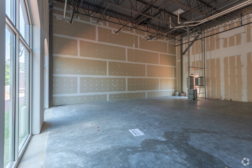 More Photos Of 1430 High St, Williamsburg General Retail For Lease