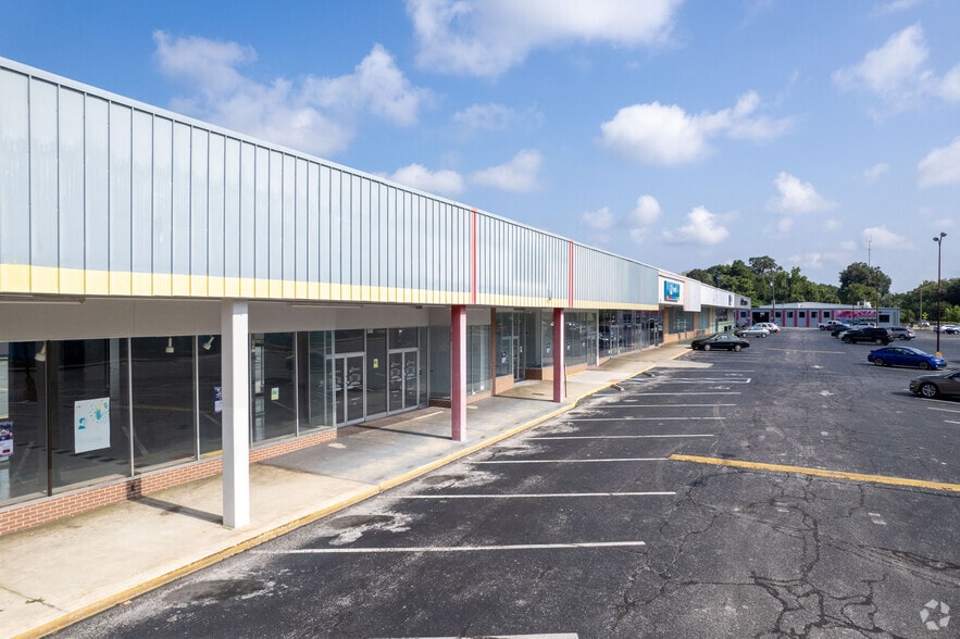 More Photos Of 10 NW 6th St, Gainesville Storefront For Lease