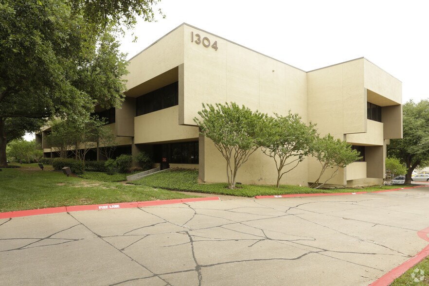More Photos Of 1304 W Walnut Hill Ln, Irving Office For Lease