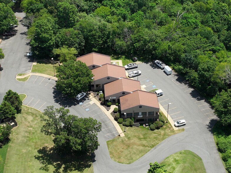 More Photos Of 106 Ridgeway St, Hot Springs National Park Office For Lease