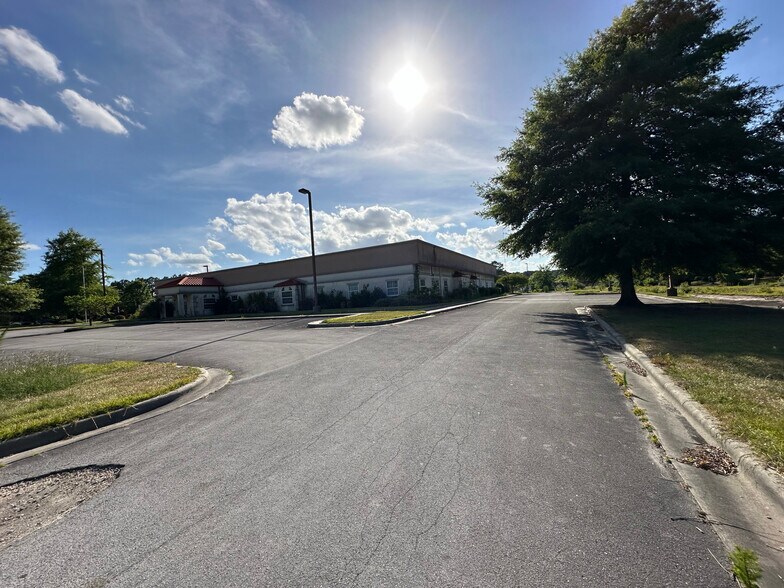 More Photos Of 3200 Wellons Blvd, New Bern Office For Sale