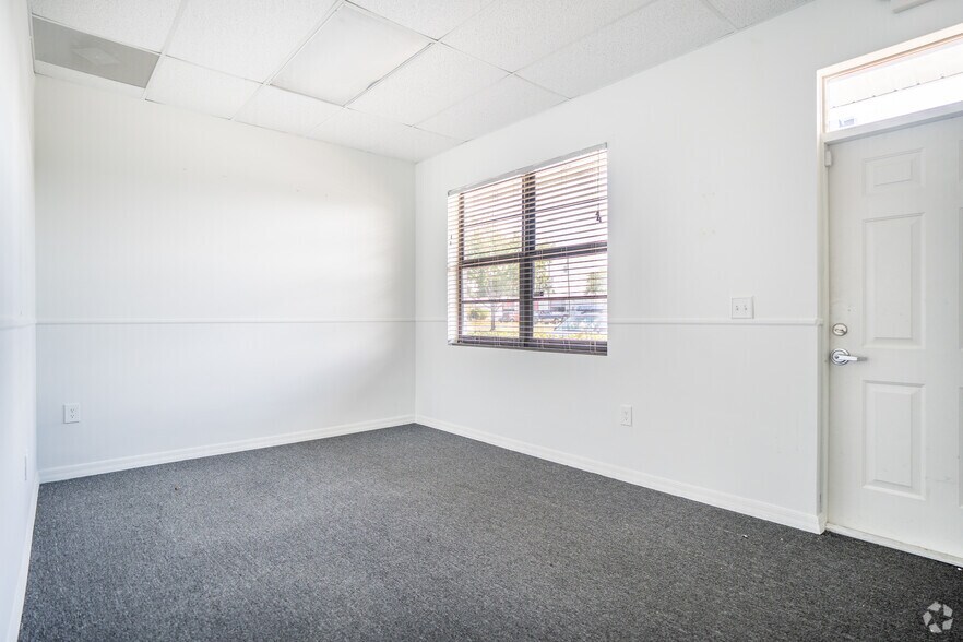 More Photos Of 11350 66th St N, Largo Office Residential For Lease