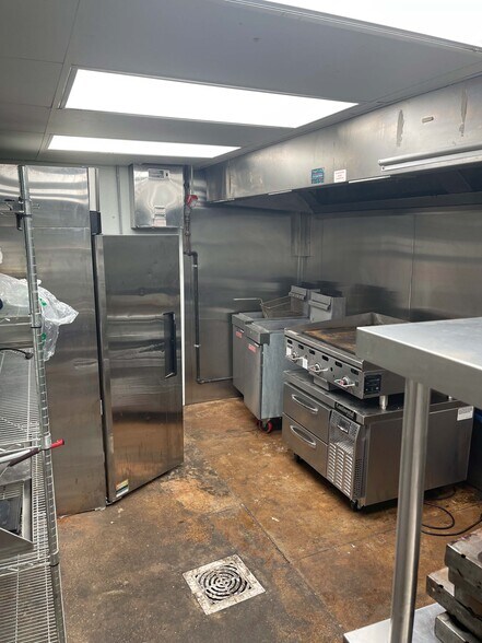 More Photos Of 122 N Locust St, Denton Restaurant For Lease