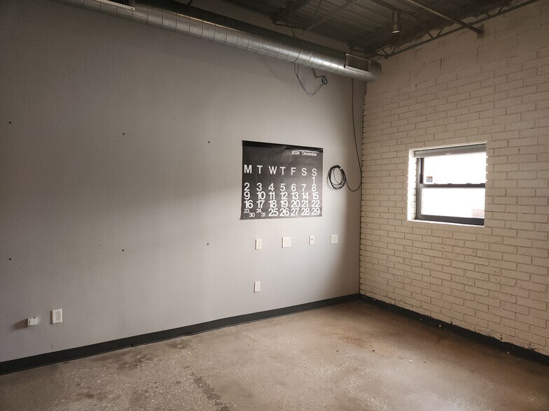 More Photos Of 1820-1830 W Grand Ave, Chicago Warehouse For Lease
