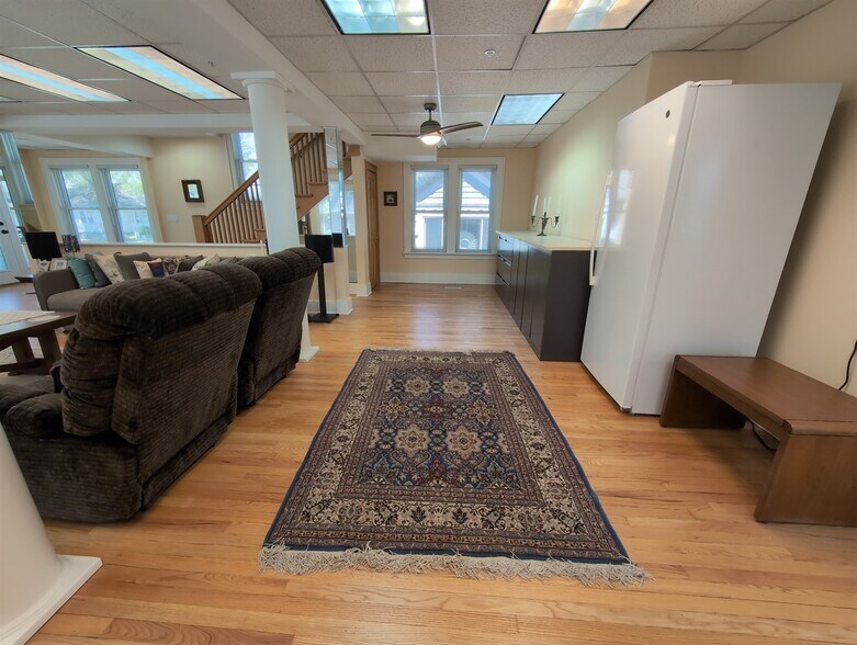 More Photos Of 417 N Hough St, Barrington Medical For Sale