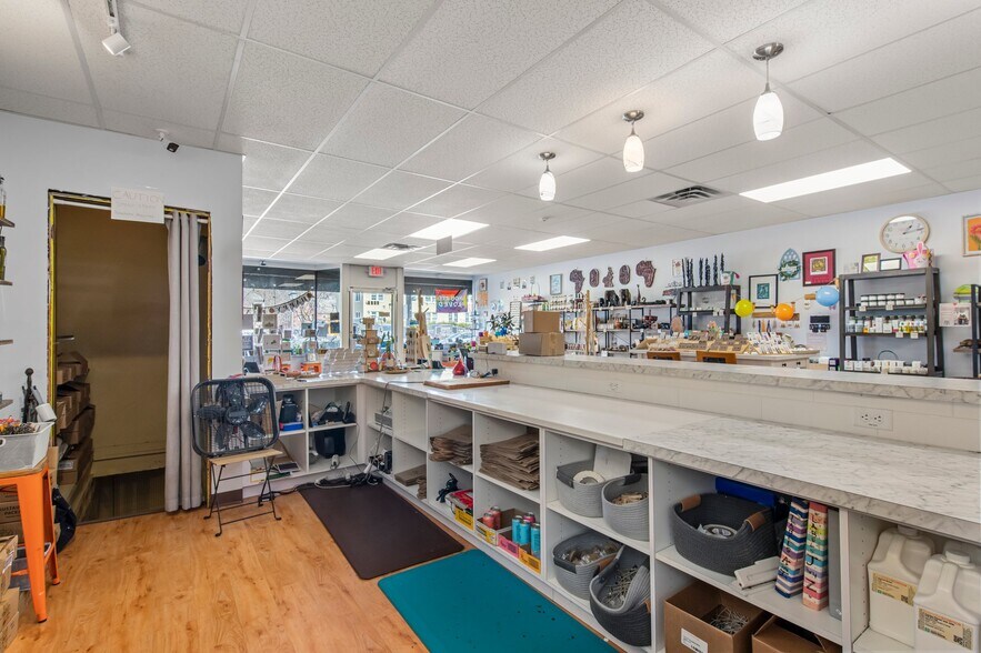 More Photos Of 1652 Grand Ave, Saint Paul Storefront Retail Office For Lease