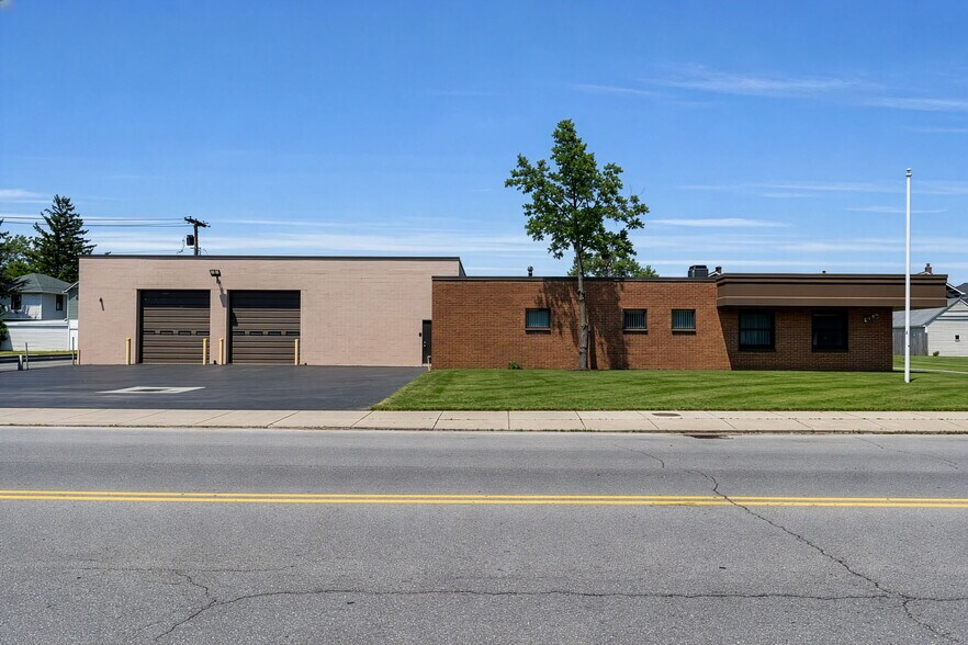 More Photos Of 1783 Kenmore Ave, Kenmore Warehouse For Sale