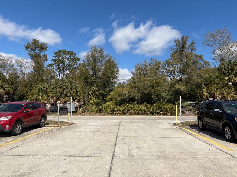 More Photos Of 9212-9240 Lazy Ln, Tampa Warehouse For Lease