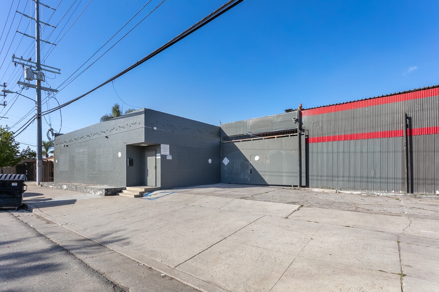 Primary Photo Of 9800-9820 San Fernando Rd, Pacoima Service For Lease