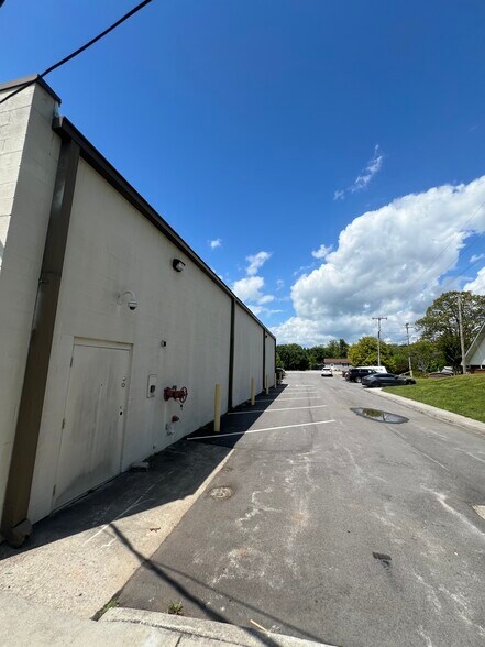 More Photos Of 721 Highway 321 N, Lenoir City General Retail For Sale