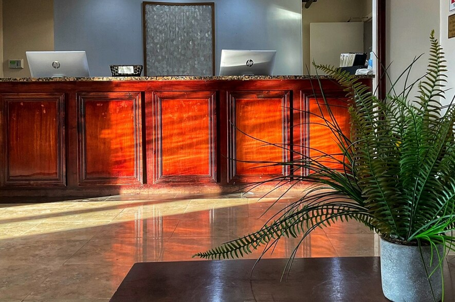 More Photos Of 1365 W Grant Rd, Tucson Hotel For Sale