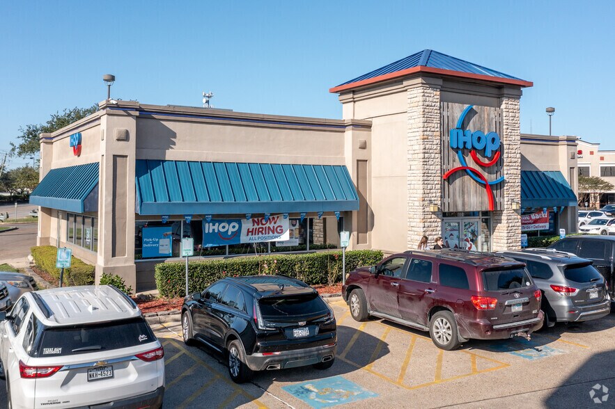 More Photos Of 5003-5075 Garth Rd, Baytown Unknown For Lease