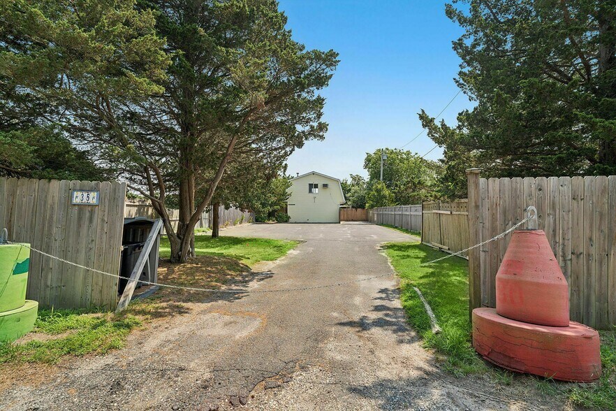 More Photos Of 35 Gardners Ln, Hampton Bays Apartments For Sale