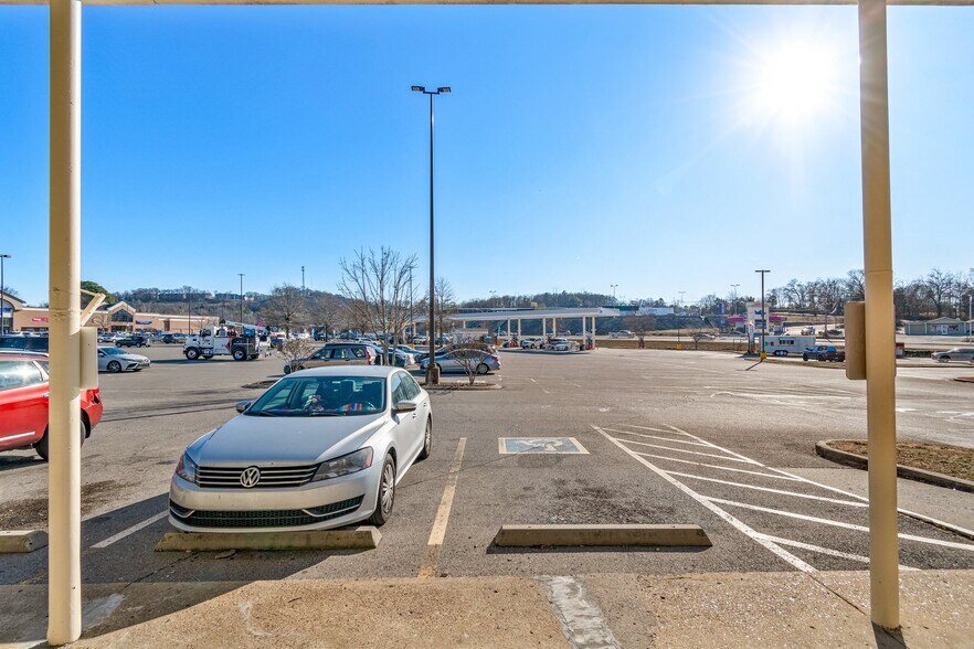 More Photos Of 1202 S James Campbell Blvd, Columbia General Retail For Lease