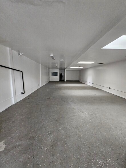 More Photos Of 3612-3620 W Jefferson Blvd, Los Angeles Storefront For Lease