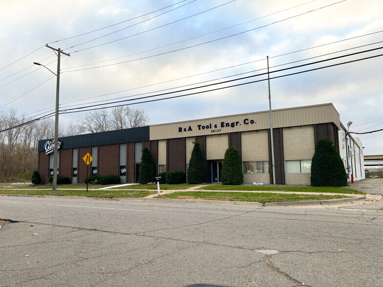 Primary Photo Of 39127 Ford Rd, Westland Warehouse For Lease