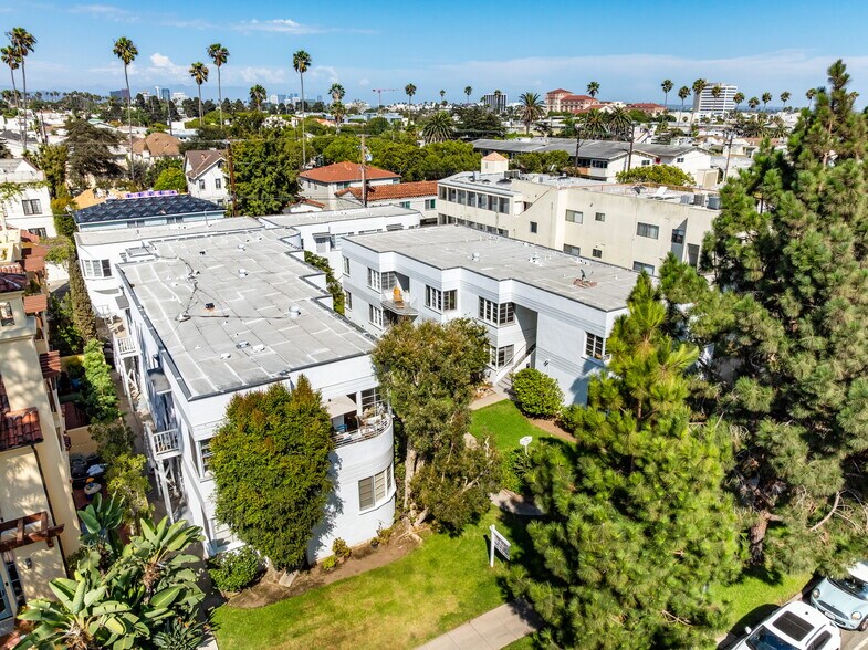 More Photos Of 947-953 11th St, Santa Monica Apartments For Sale
