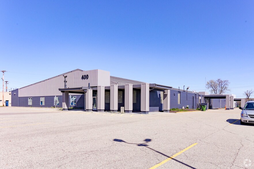 Primary Photo Of 400 W Maple Rd, Troy Office For Sale