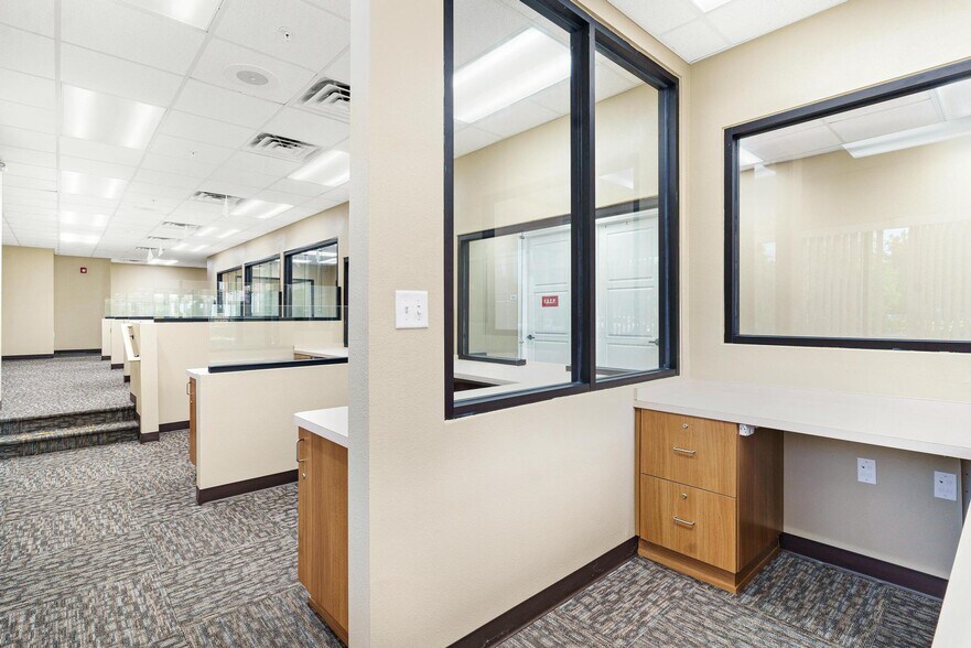 More Photos Of 1904 Thomas Ave, Leesburg Office For Sale