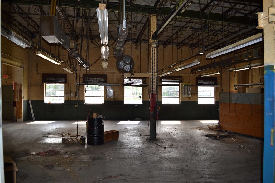 More Photos Of 315 Poston Dr, Crawfordsville Manufacturing For Sale