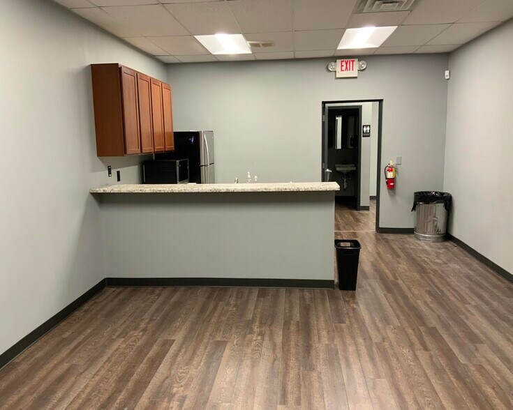 More Photos Of 6029 W Outer Rd, Imperial Freestanding For Sale