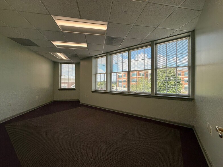 More Photos Of 105 Centennial St, La Plata Medical For Sale