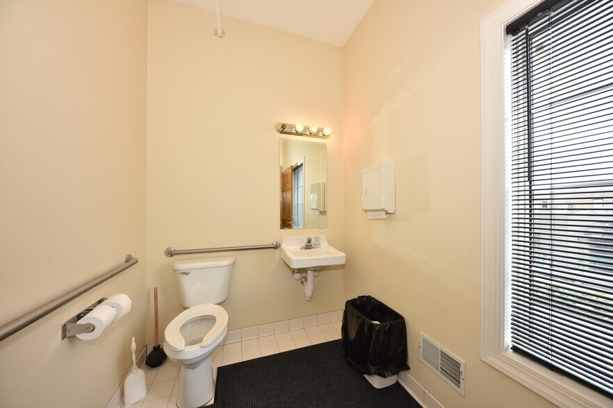 More Photos Of 8766 N Deerwood Dr, Milwaukee Freestanding For Sale