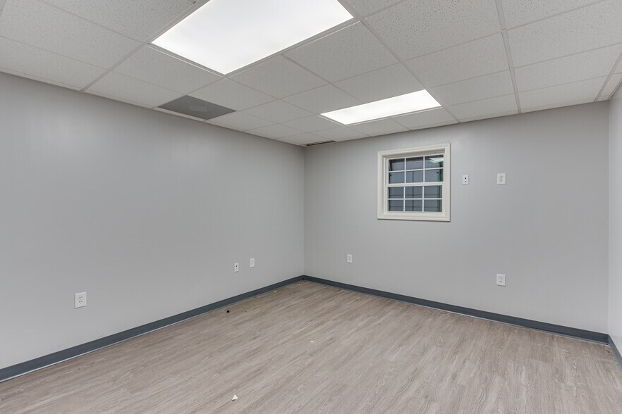 More Photos Of 6724 Cleveland Hwy, Clermont Warehouse For Lease