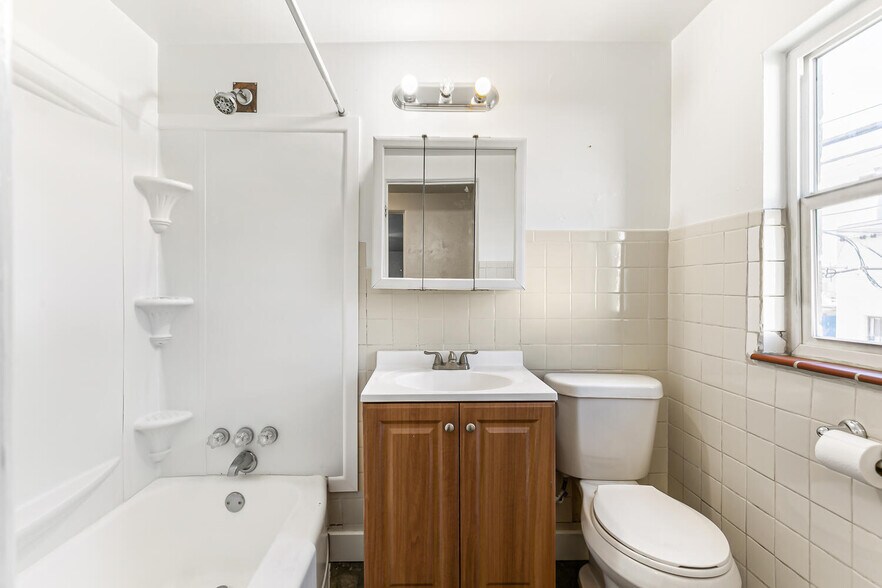 More Photos Of 3401-3435 S Lincoln St, Englewood Apartments For Lease