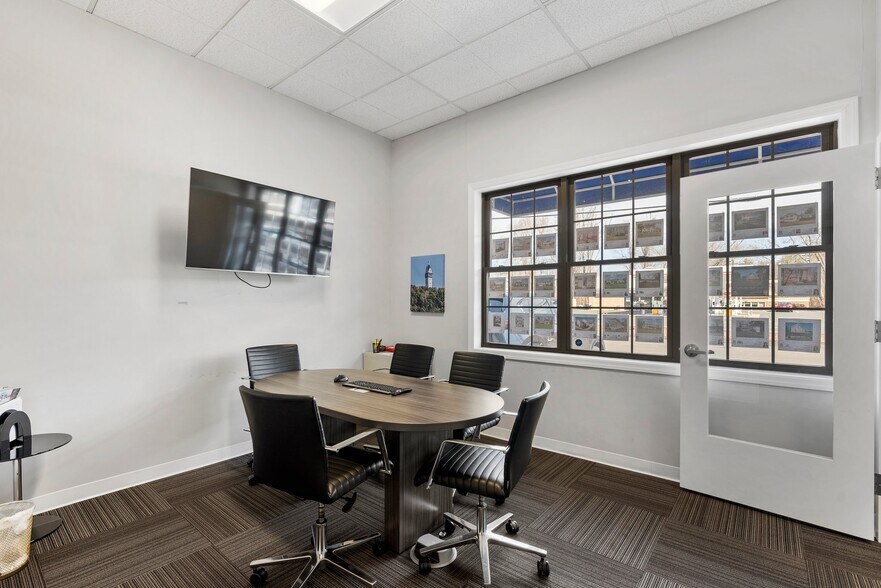 More Photos Of 855 Farmington Ave, Farmington Office For Sale