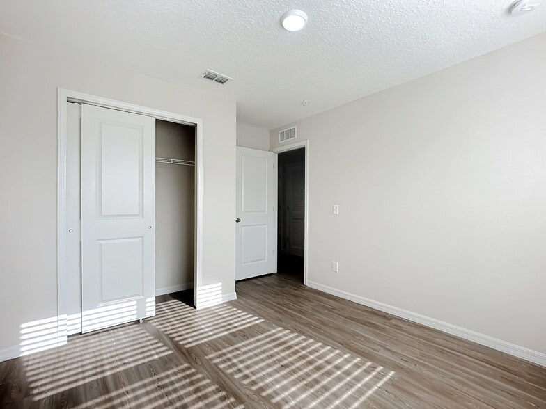 More Photos Of 9556 Hood Rd, Jacksonville Apartments For Sale