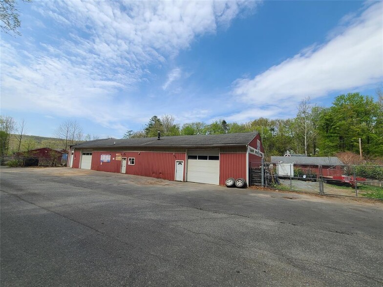 More Photos Of 26 Hook Rd, Sparrow Bush Distribution For Sale