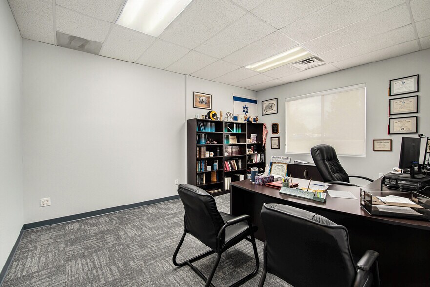 More Photos Of 10390 W Bradford Rd, Littleton Office Residential For Sale
