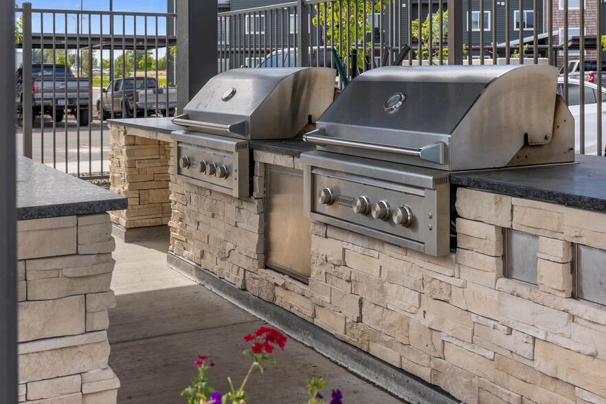 More Photos Of 3040 S South Fork Blvd, Idaho Falls Apartments For Sale