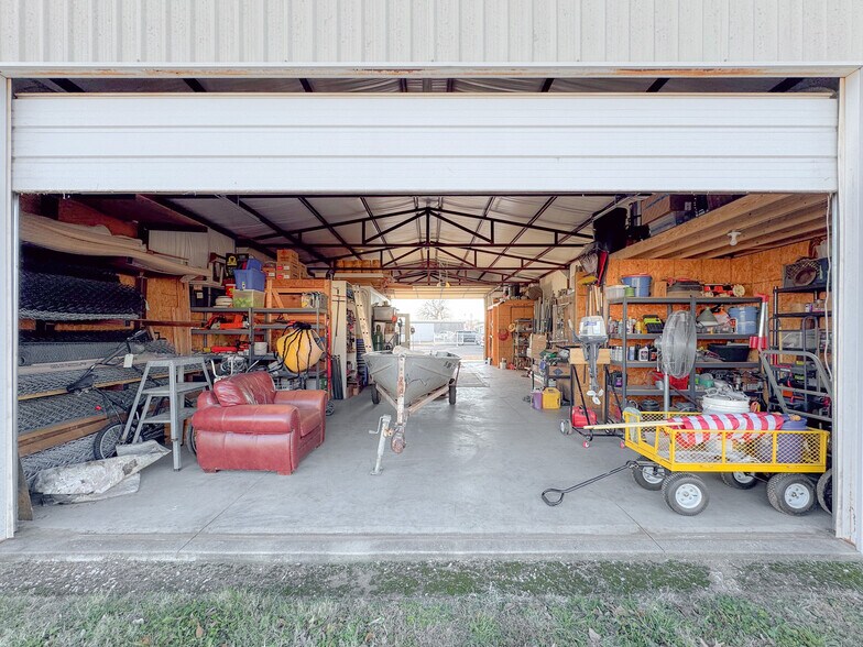 More Photos Of 210-212 N Pine St, Ponca City Light Distribution For Sale