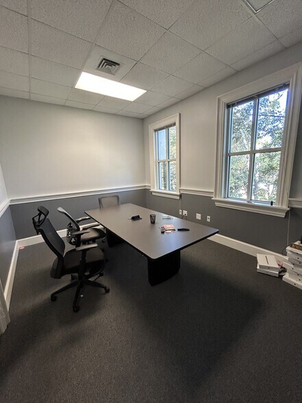 More Photos Of 550 Long Point Rd, Mount Pleasant Medical For Lease