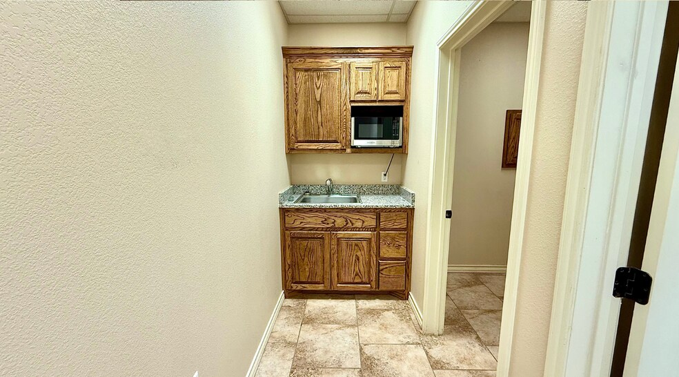 More Photos Of 4617 S County Rd 1210 rd, Midland Warehouse For Lease