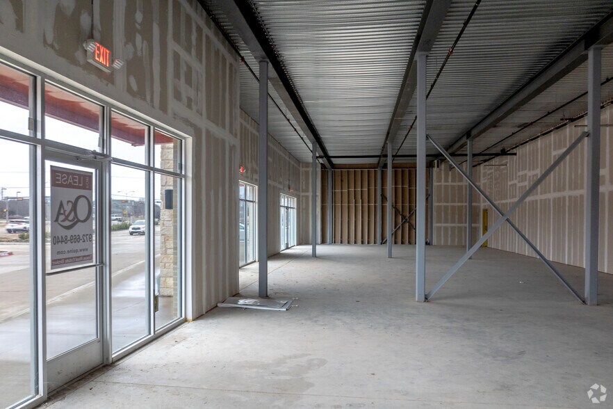 More Photos Of 350 E Buckingham Rd, Richardson Self Storage For Lease