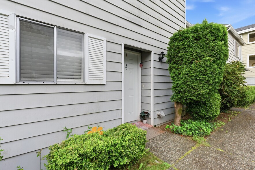 More Photos Of 1527 NE 150th St, Seattle Apartments For Sale