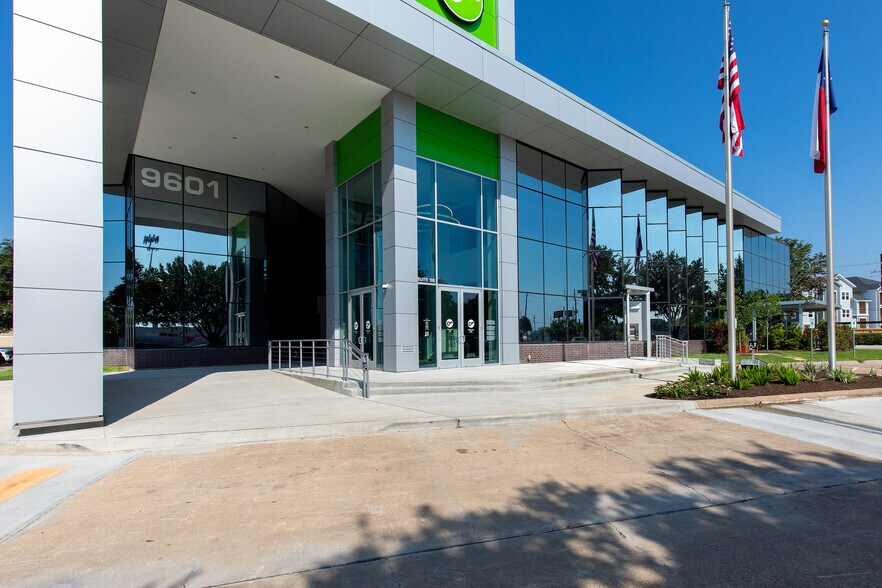 More Photos Of 9601 Jones Rd, Houston Office For Lease