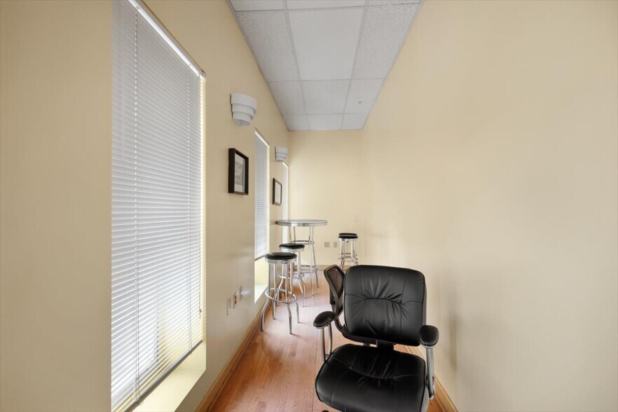 More Photos Of 9 N Loudoun St, Winchester Office For Sale