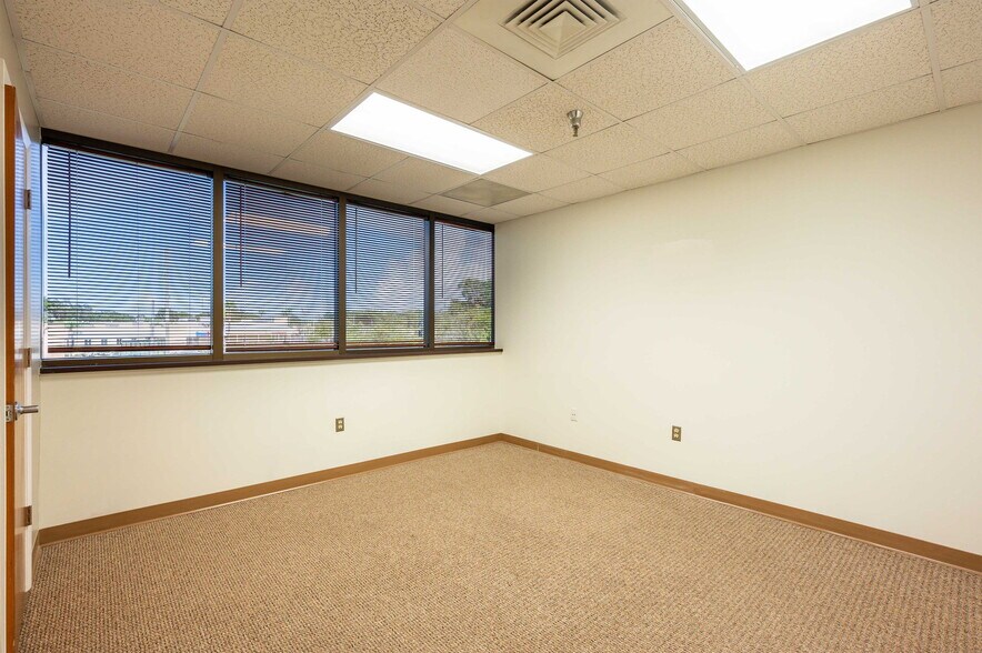 More Photos Of 6719 Gall Blvd, Zephyrhills Medical For Sale