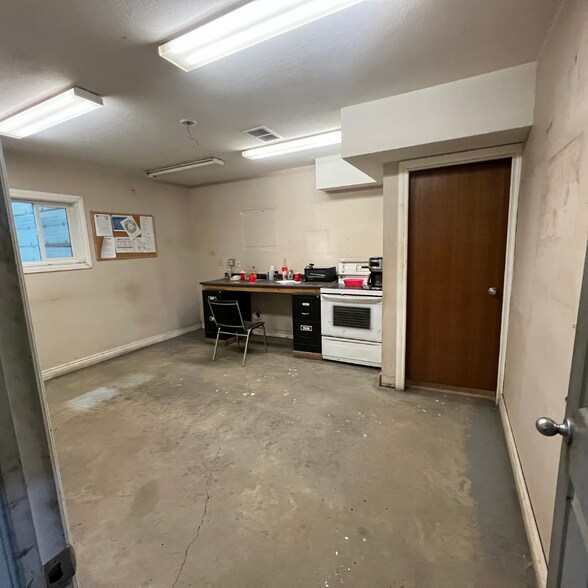 More Photos Of 4418 51 Av, Redwater Warehouse For Sale