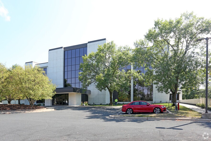 More Photos Of 9855 W 78th St, Eden Prairie Office For Lease