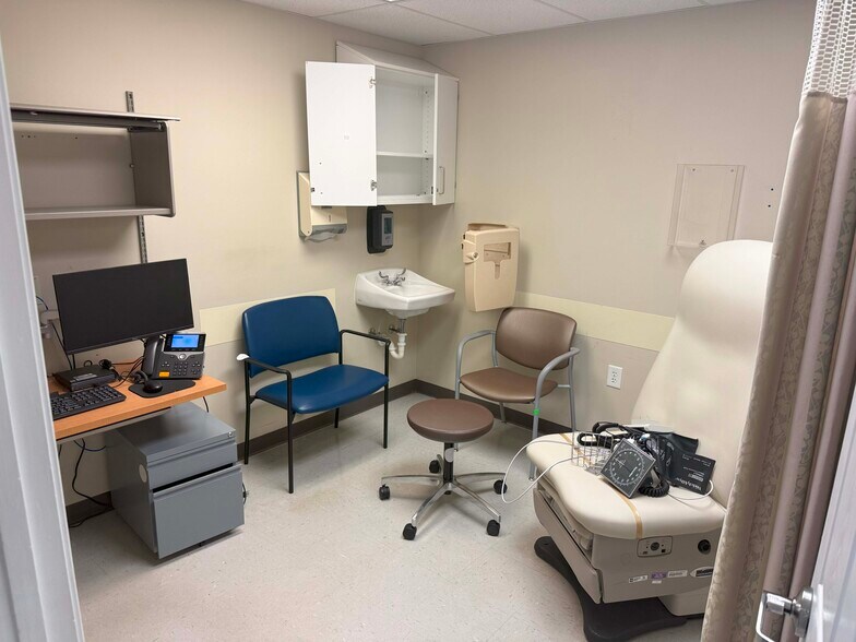More Photos Of 3305 Sungate Blvd, Raleigh Medical For Sale