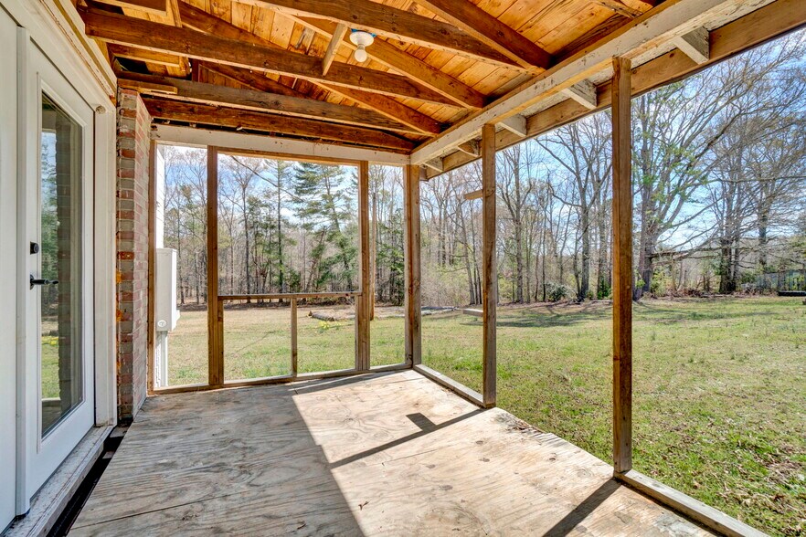 More Photos Of 12117 Highway 221, Woodruff Office For Sale