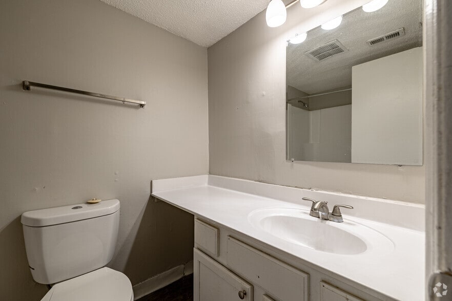 More Photos Of 1 Lakeside Rd, Greenville Apartments For Sale