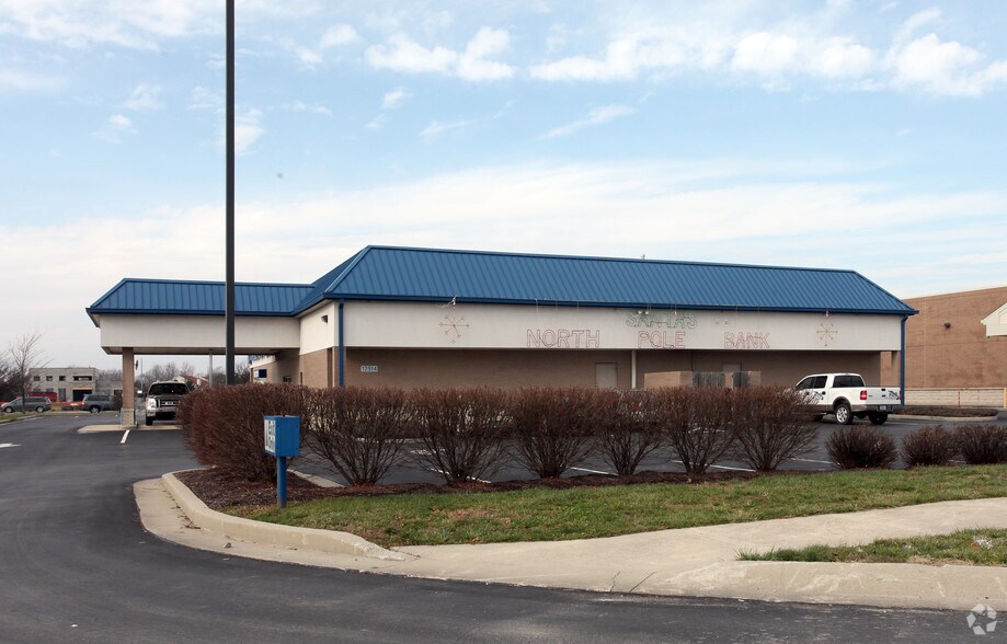 More Photos Of 12514 Reynolds Dr, Fishers Bank For Lease